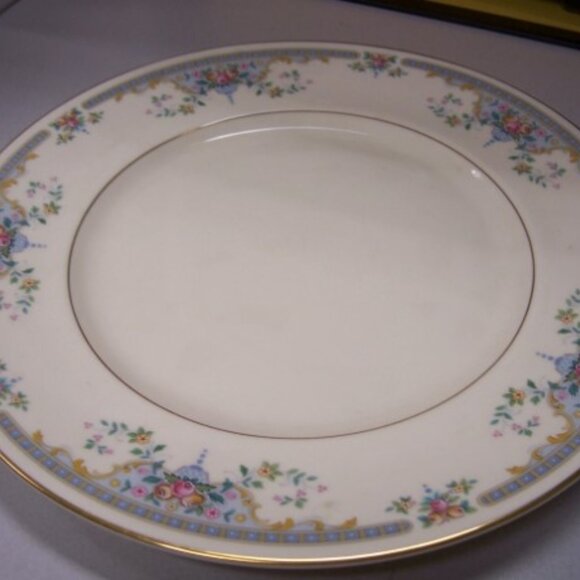 Dinner Plate - Juliet by ROYAL DOULTON - Picture 1 of 3